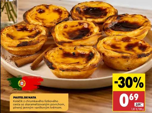 Pastel de Nata koláčik z lístkového cesta s vanilkovým krémom