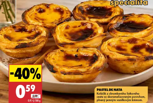 Pastel de Nata, koláčik z chrumkavého lístkového cesta s karamelizovaným povrchom a jemným vanilkovým krémom