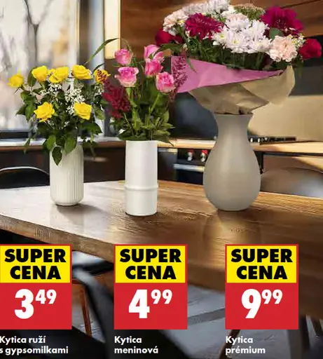 Kytica ruží s gypsomilkou