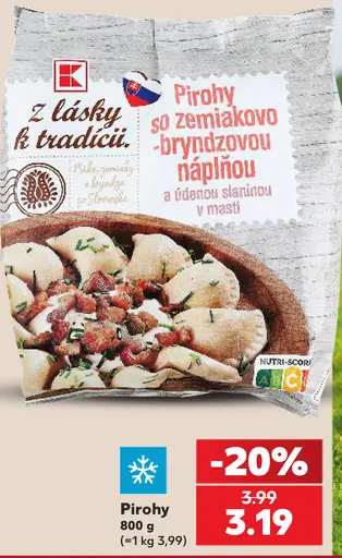 Z lásky k tradícii pirohy so zemiakovo-bryndzovou náplňou a údenou slaninou v omáčke
