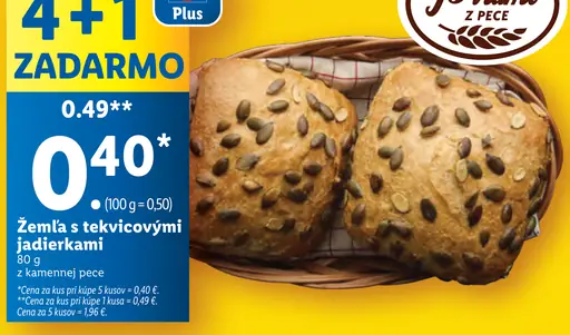 Priamo z pece Žemľa s tekvicovými jadierkami