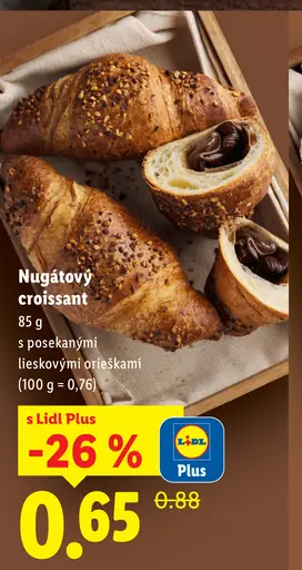 Nugátový croissant s posekanými lieskovými orechmi