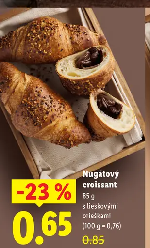 Nugátový croissant s lieskovými orieškami