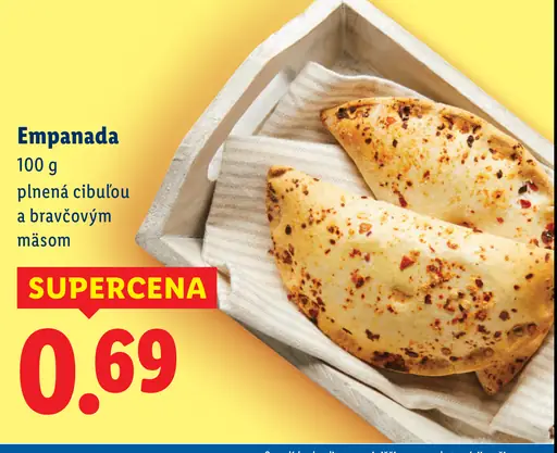 Empanada plnená cibuľou a bravčovým mäsom