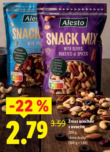 Zmes orechov s ovocím rôzne druhy