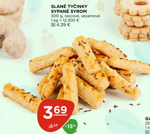 Slané tyčinky sypané syrom