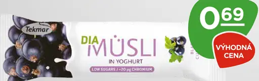 Tekmar Müesli low sugar tyčinka čierna ríbezľa v jogurte