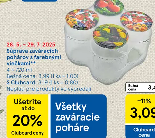 Špajza zaváracích pohárov s farebnými viečkami
