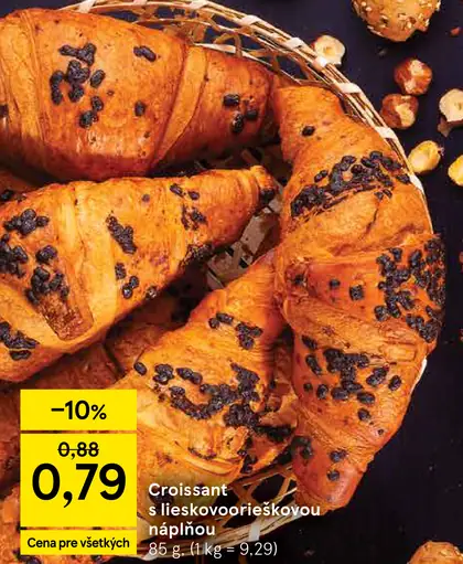 Croissant s lieskovoorechovou náplňou