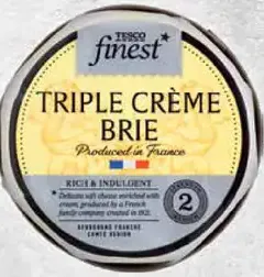 Tesco Finest brie mäkký zrejúci plnotučný syr s plesňou na povrchu