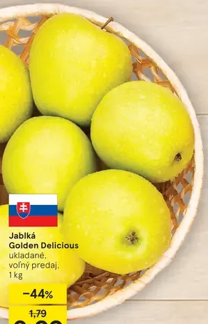 Jablká Golden Delicious ukladané voľný predaj