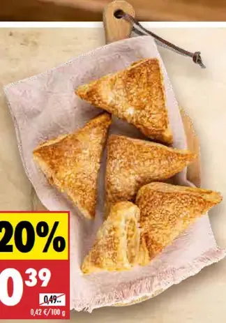 Trojuholník jablkový, sladké pečivo s jablkovou náplňou