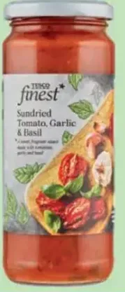 Tesco Finest hotová paradajková omáčka na cestoviny s paradajkami, cesnakom a bazalkou