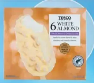 Tesco mrazený krém s rastlinným tukom vanilkový v bielej čokoláde s kúskami mandlí