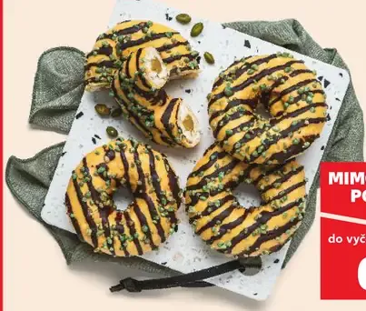 Donut s pistáciovou náplňou