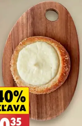 Maslový koláč s tvarohovou náplňou a mrveničkou