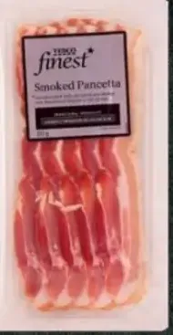 Tesco Finest bravčový bôčik s koreninami údený, krájaný