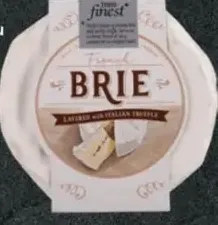 Tesco Finest brie vrstené s talianskou hľuzovkou