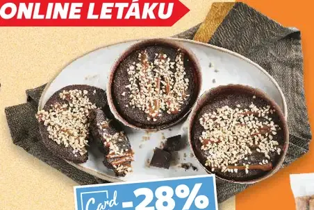 Brownie so slaným karamelom a arašidmi