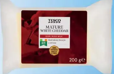 Tesco prírodný zrejúci plnotučný tvrdý syr Čedar