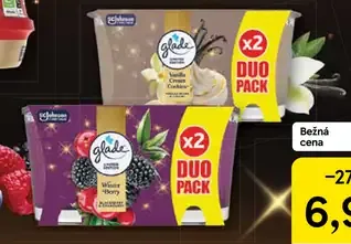 Glade Winter Berries parfumovaná sviečka