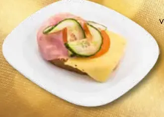 Obložený chlebíček so šunkou a syrom